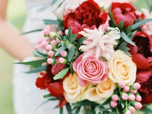 Matrimonio primaverile con fiori colorati