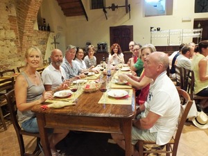 Tour e degustazione vini in cantina a Montepulciano per compleanno speciale