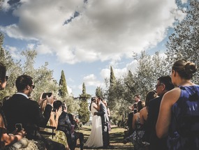 Romantica cerimonia tra gli ulivi, Borgo in collina a Cortona